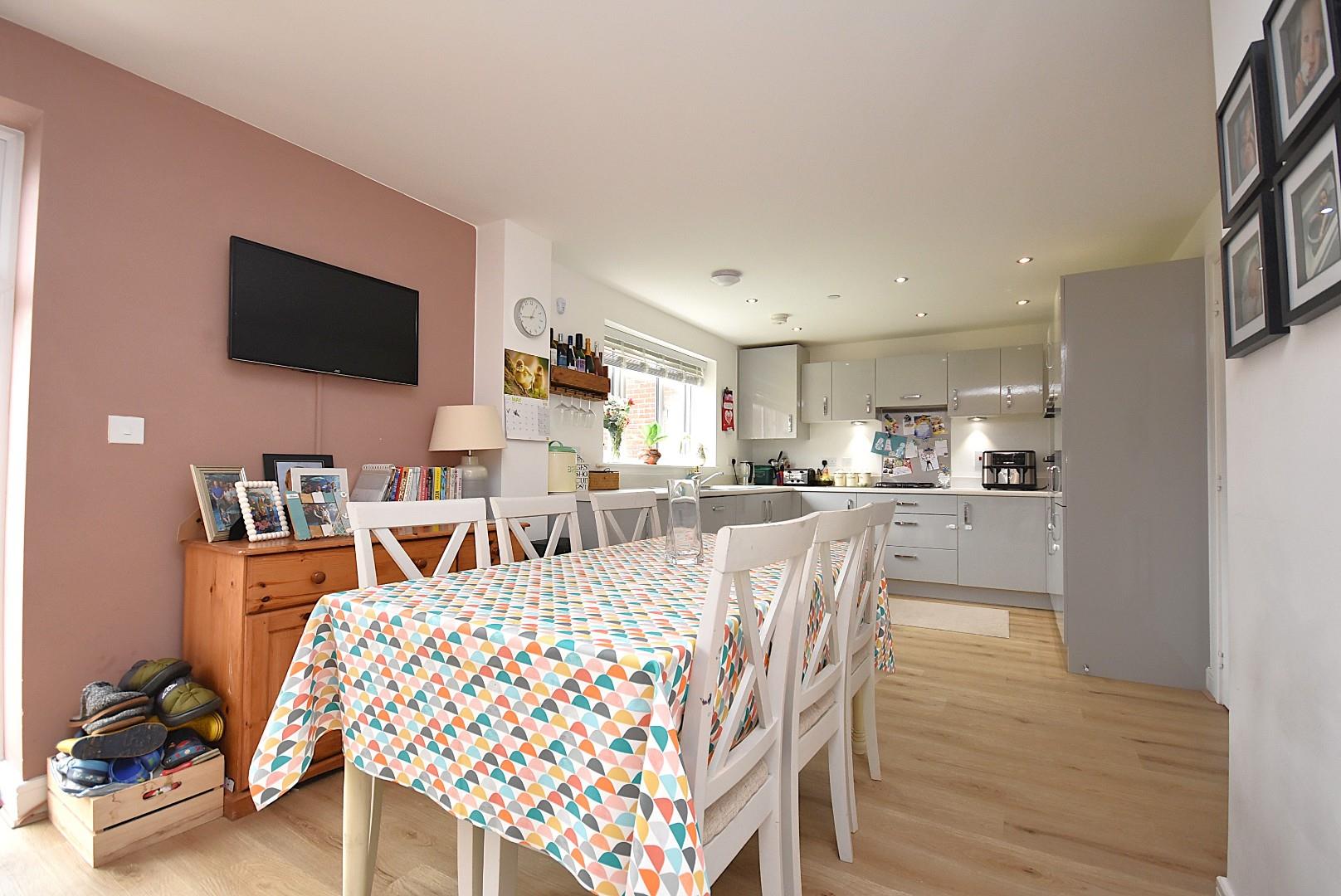 3 Flat Holm Close, Sully, CF64 5WJ